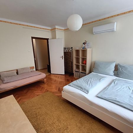 Newisland Family Apartman Sarvar Exterior foto