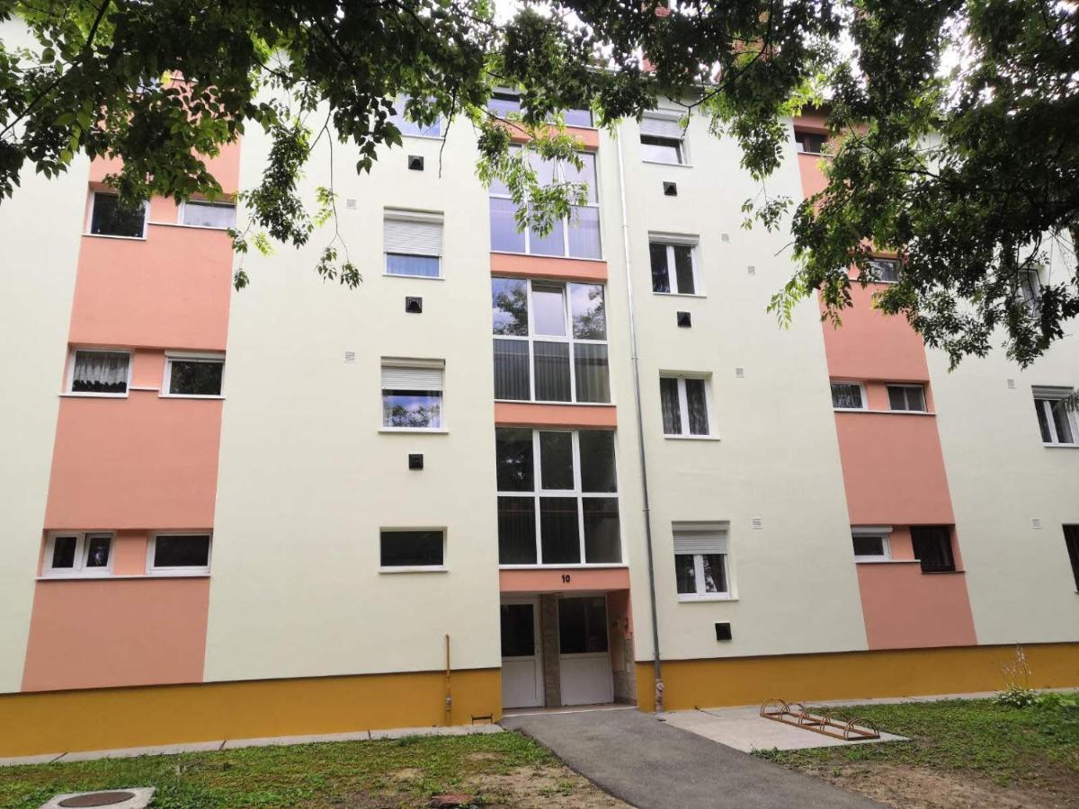 Newisland Family Apartman Sarvar Exterior foto