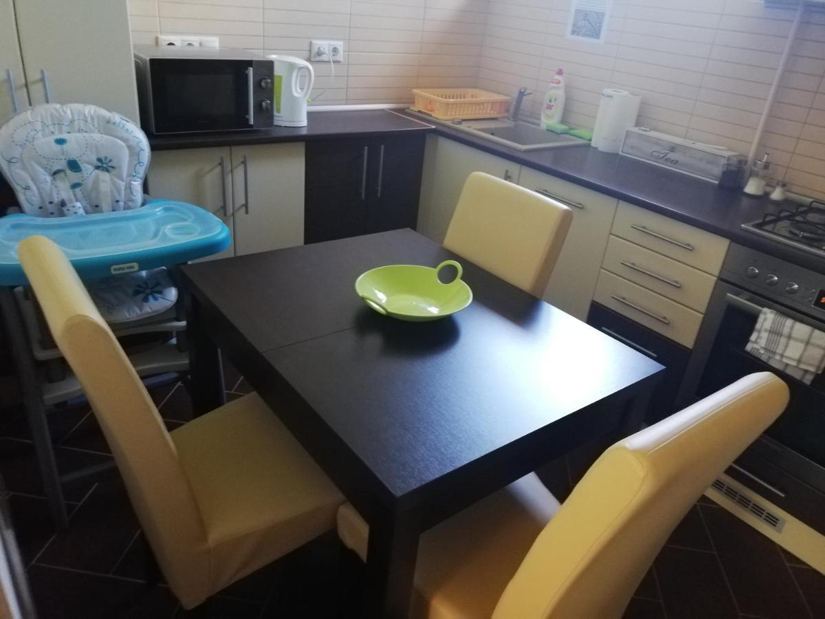 Newisland Family Apartman Sarvar Exterior foto