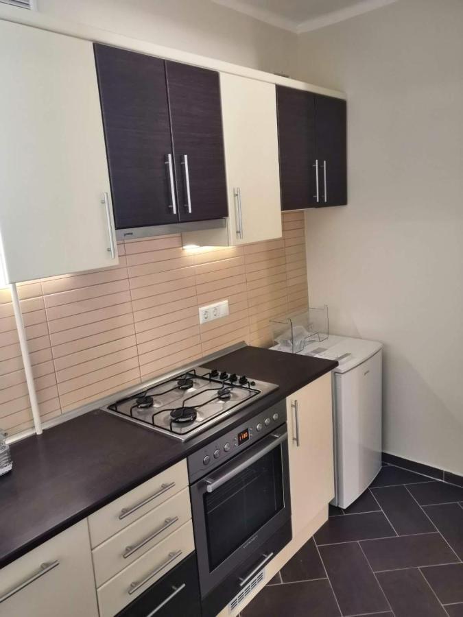 Newisland Family Apartman Sarvar Exterior foto